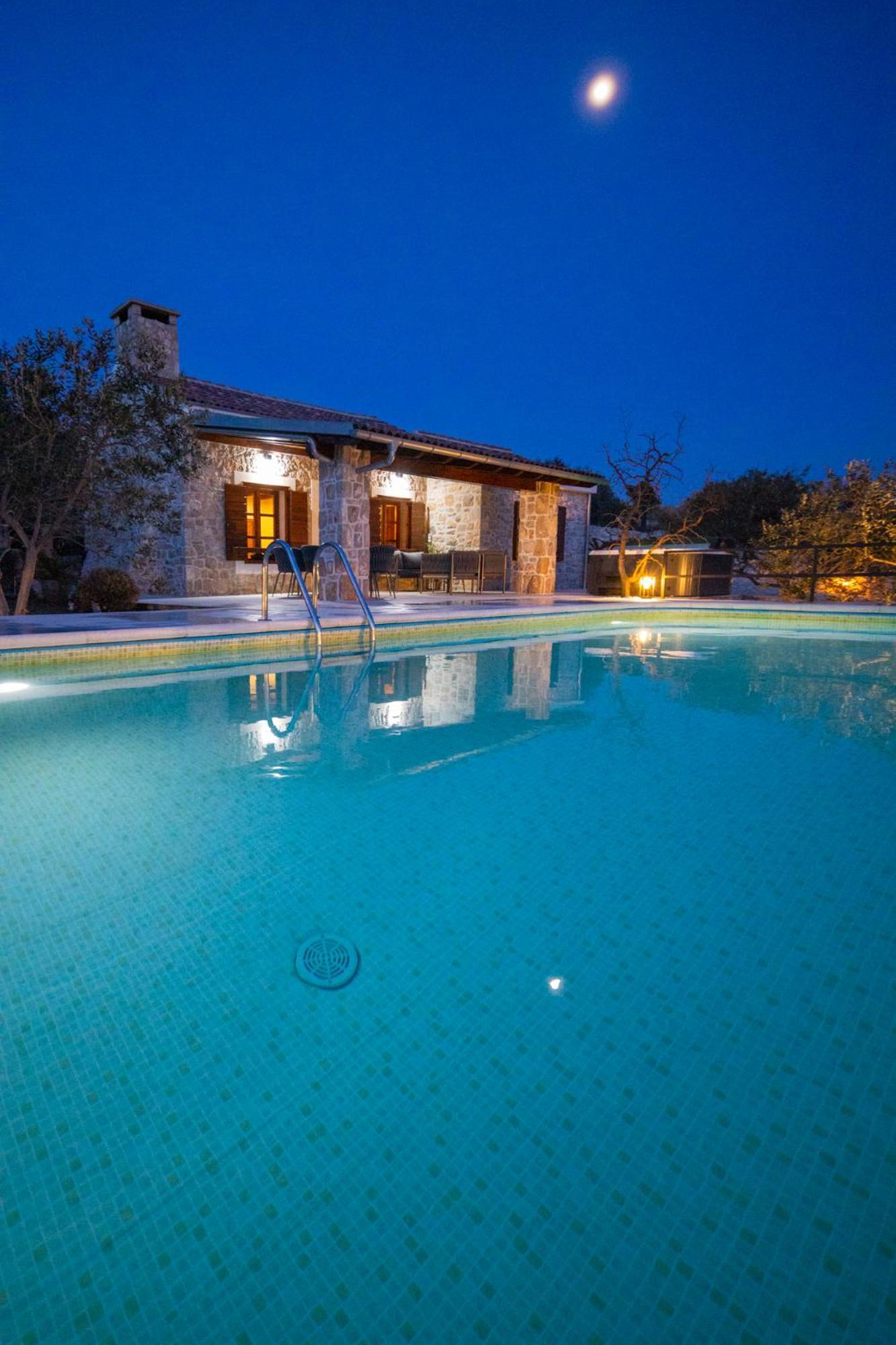 Holiday Home Svemir Drage Dış mekan fotoğraf