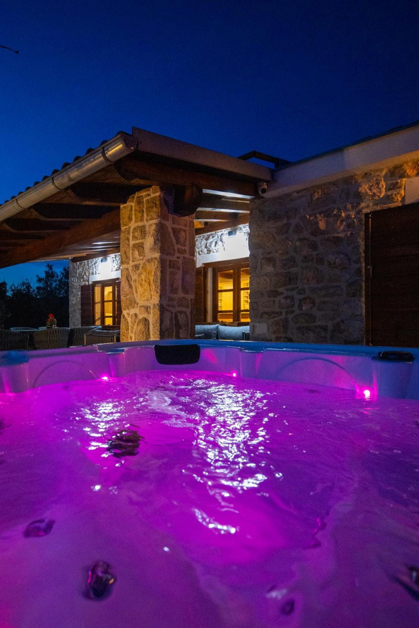 Holiday Home Svemir Drage Dış mekan fotoğraf