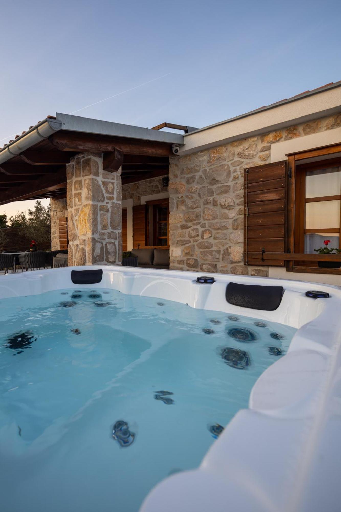 Holiday Home Svemir Drage Dış mekan fotoğraf