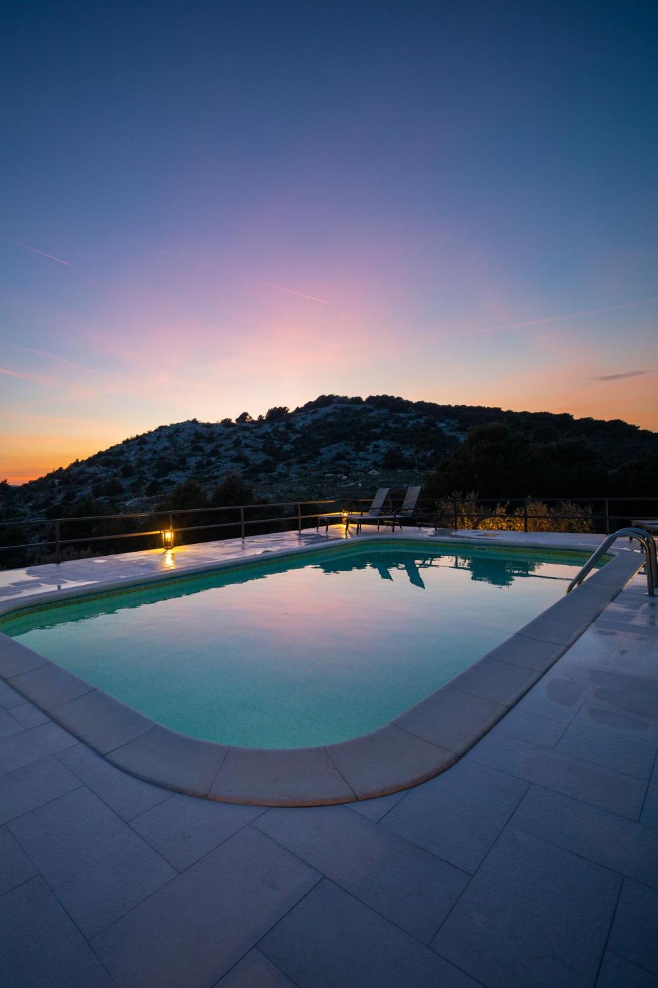 Holiday Home Svemir Drage Dış mekan fotoğraf