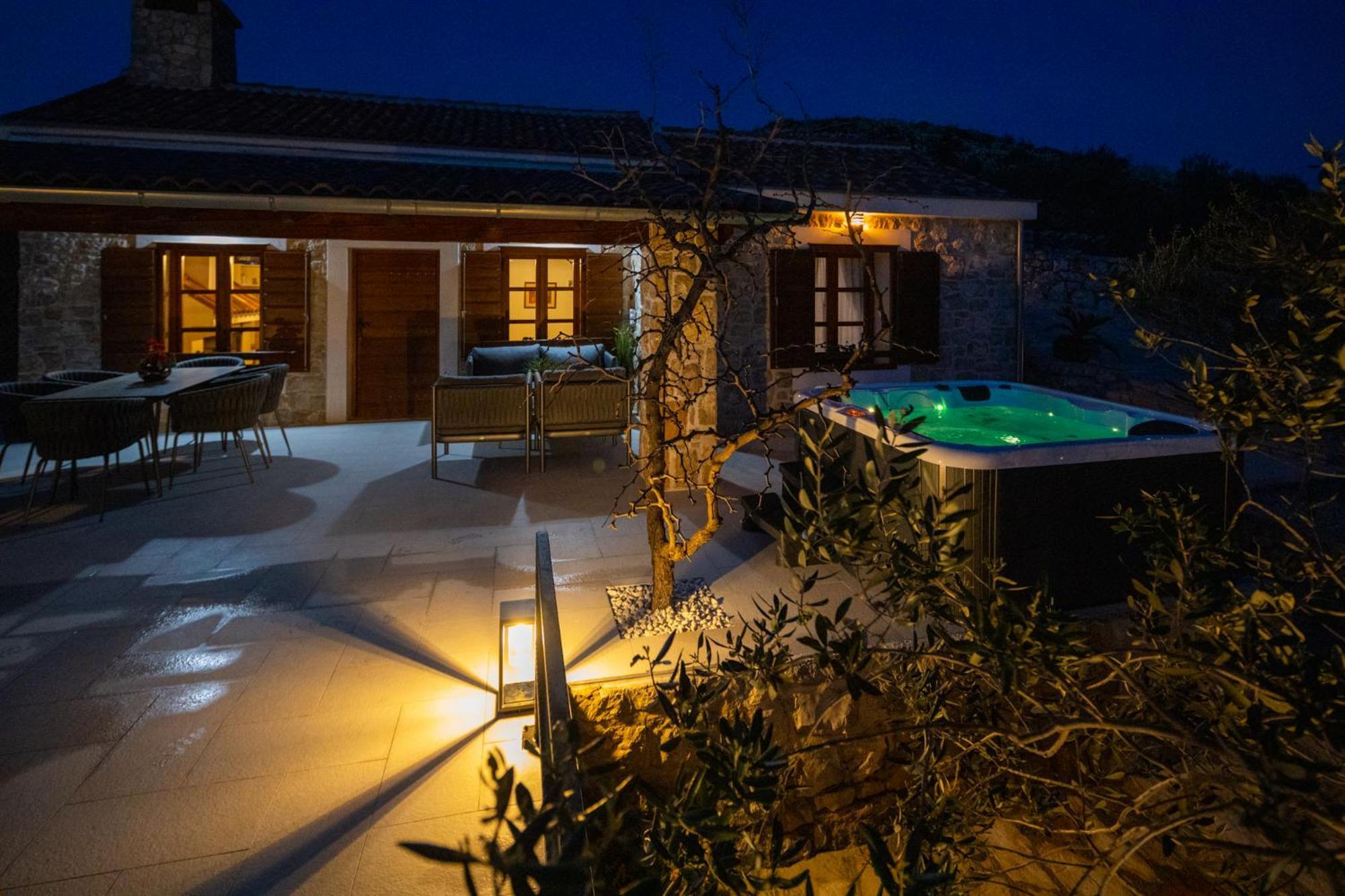 Holiday Home Svemir Drage Dış mekan fotoğraf